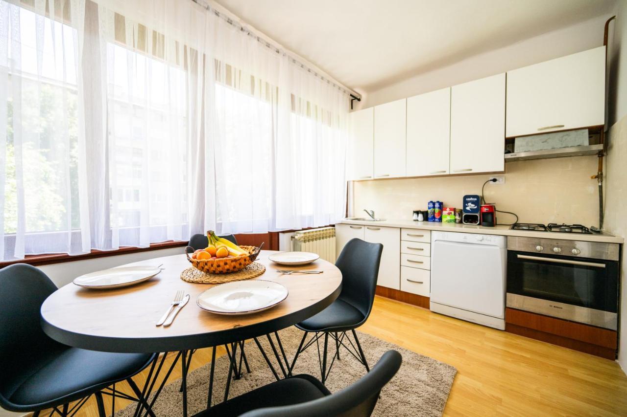 Cozy One-Bedroom Apartment Near City Center SJJ Exteriör bild